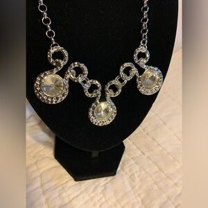 LARGE ROUND SPARKLY RHINESTONE SILVER NECKLACE & EARRING SET. Gorgeous!!